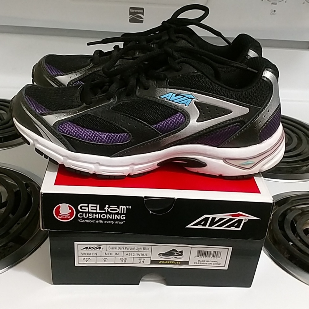 Avia tennis shoes size 7 $35 only worn a few times